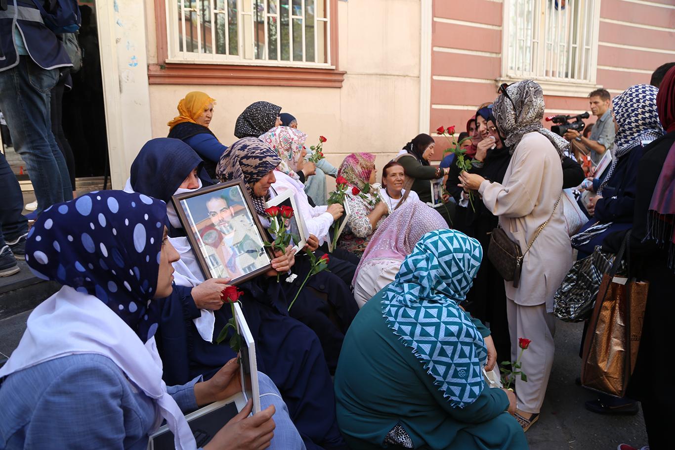 Sanatçı ve STK'lardan annelere destekler devam ediyor Sanatçı ve STK'lardan annelere destekler devam ediyor